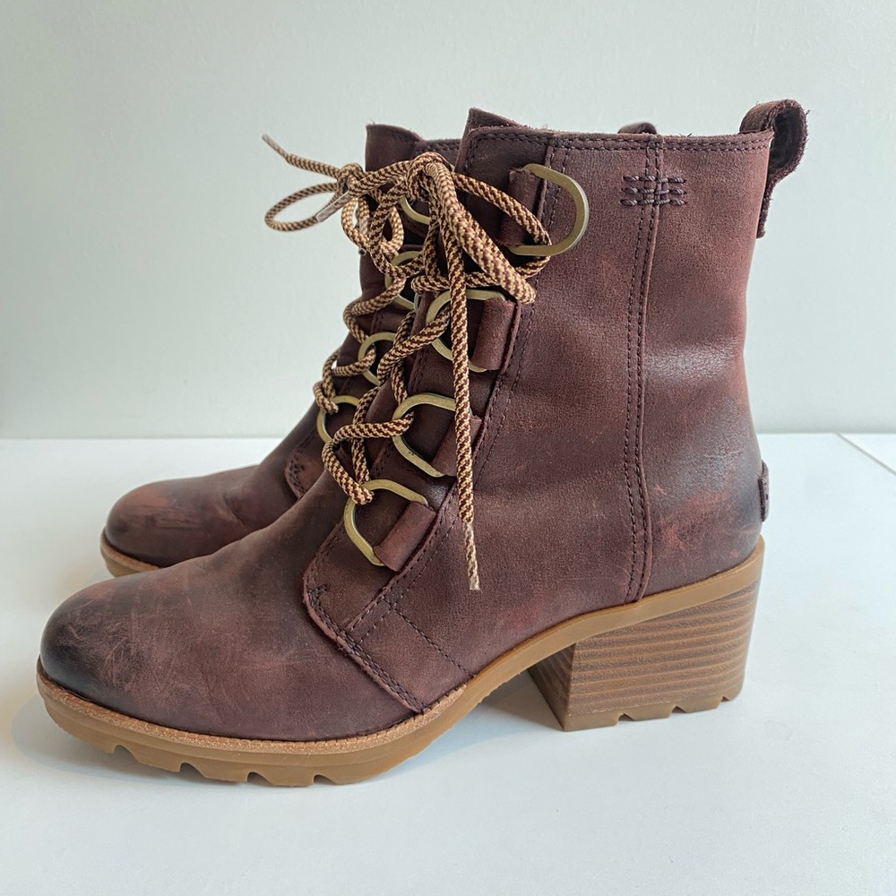 Sorel Cate Bootie Waterproof Lace Up Block Heel Burgundy Leather Lug Sole Size 7